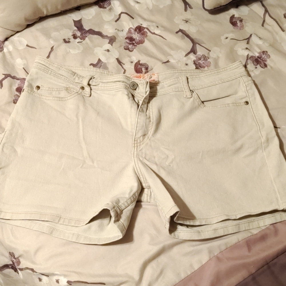 Levis shorts size 16